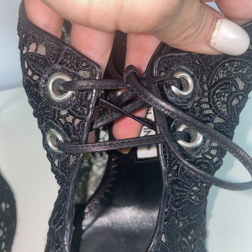 Manolo Blahnik Black Lace Leather High Heels 38 - Picture 6 of 10